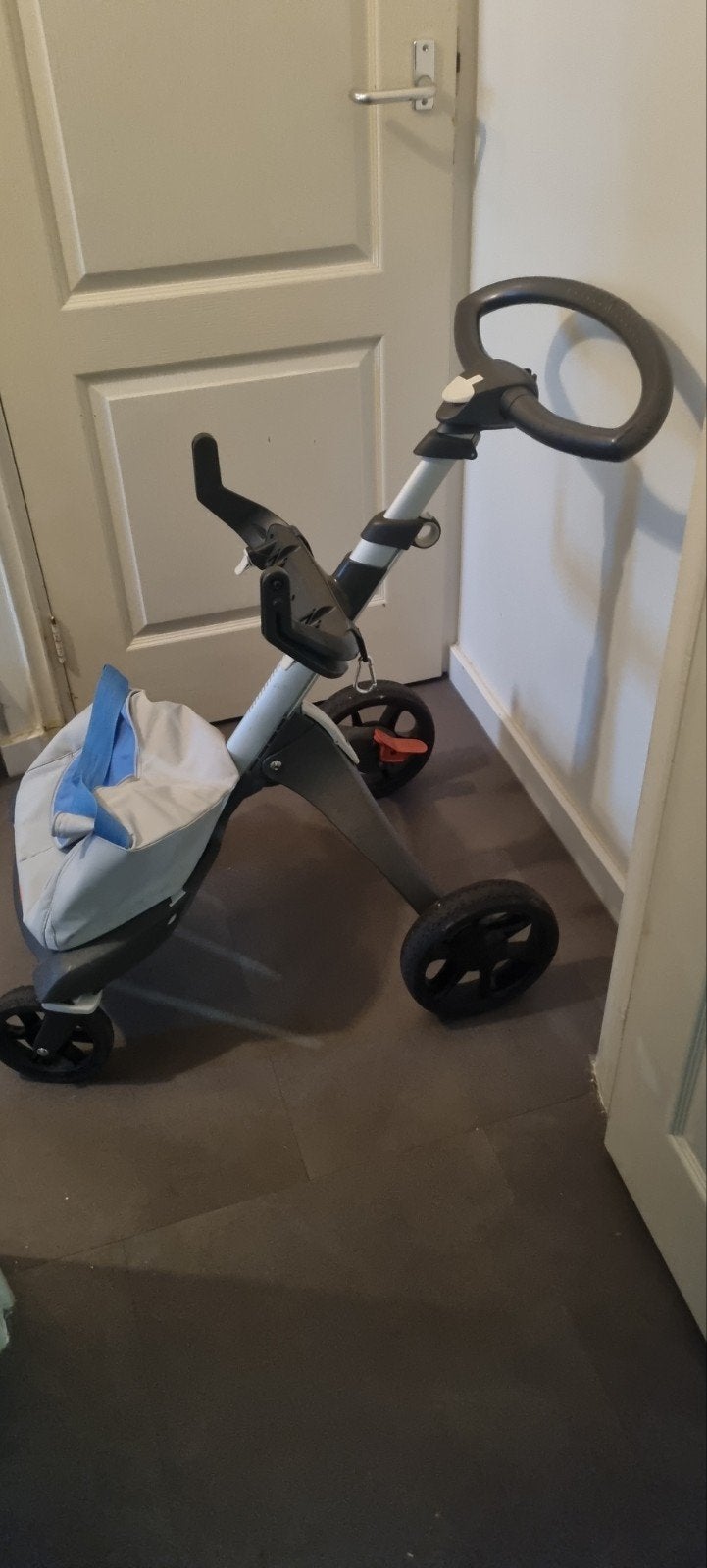 Stokke EXPLORY, ALLEEN DE WAGEN, Verstelbare duwstang, Zo goed als nieuw, Combiwagen, Ophalen