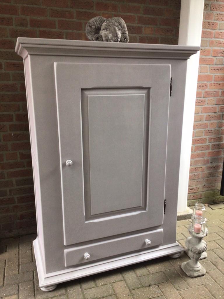 Sobere eendeurskast/broodkast/dekenkast, greige, hoffz stijl, Huis en Inrichting, Ophalen, Zo goed als nieuw