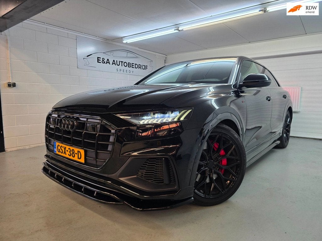 Audi Q8 55 TFSI e quattro Pro Line Advanced / SQ8 / DEALER O, Auto's, Audi, 14 kWh, Gebruikt, 2995 cc, Leder en Stof