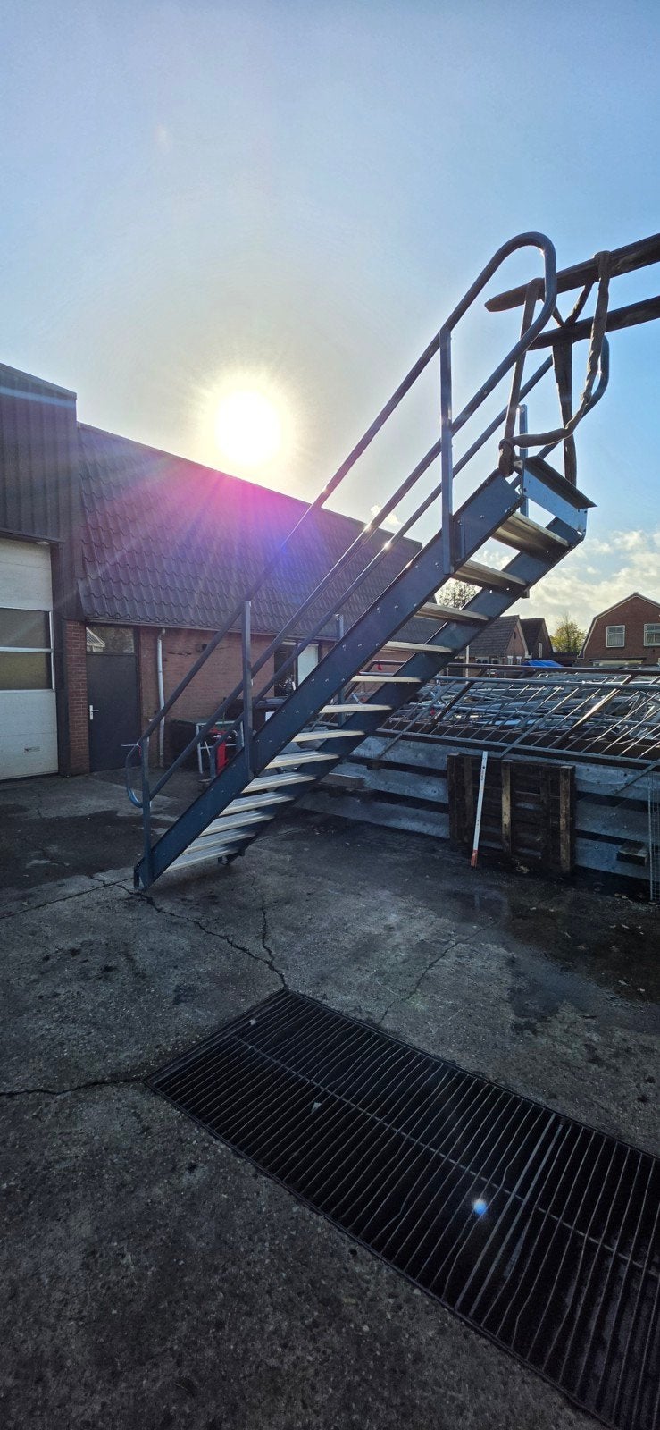stalen trap blauw hoog 2.7mtr nor164, Ophalen of Verzenden, 2 tot 4 meter