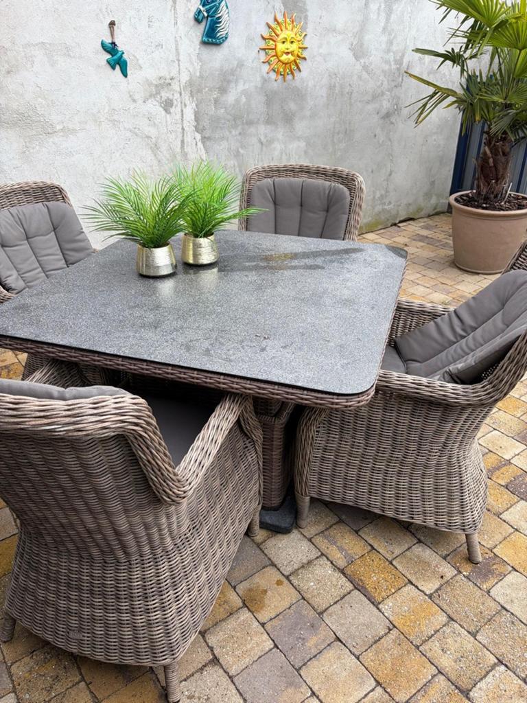 Mooietuinset met granieten tafelblad en 4 stoelen, Ophalen, 4 zitplaatsen, Zo goed als nieuw, Wicker