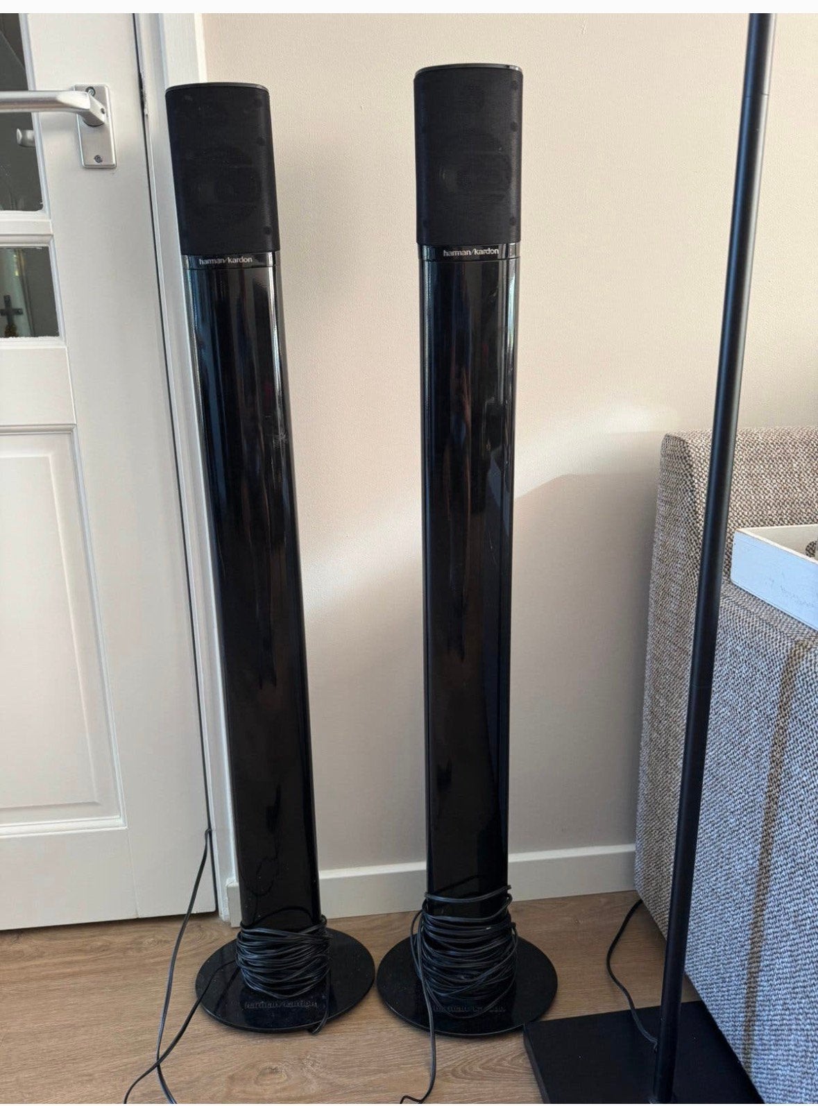 Harman kardon satelliet speakers op standaard, Ophalen, Zo goed als nieuw, Surroundset, Inclusief kabels