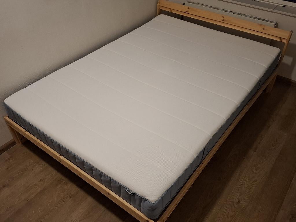 Matras IKEA VESTERÖY 140x200, Ophalen, 140 cm, Zo goed als nieuw, Twijfelaar