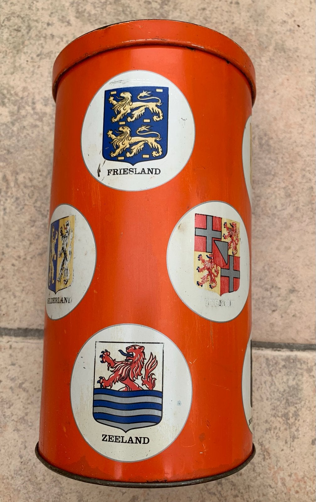 Vintage blik met provinciewapens - Oranje, Ophalen of Verzenden, Gebruikt, Beschuit, Overige merken