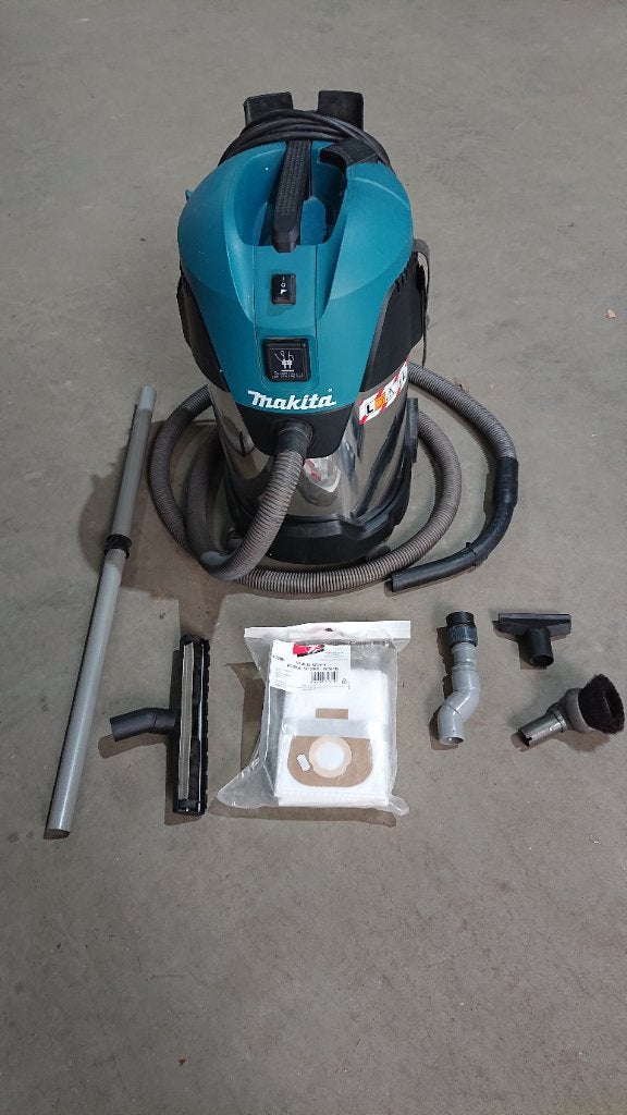 GOEDWERKENDE MAKITA VC3011L  WATER / BOUWSTOFZUIGER, Ophalen, Zo goed als nieuw, Waterstofzuiger