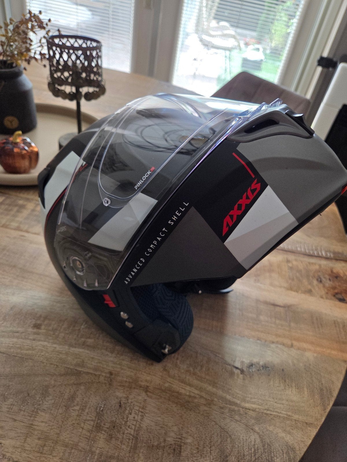 brommer helm, Ophalen