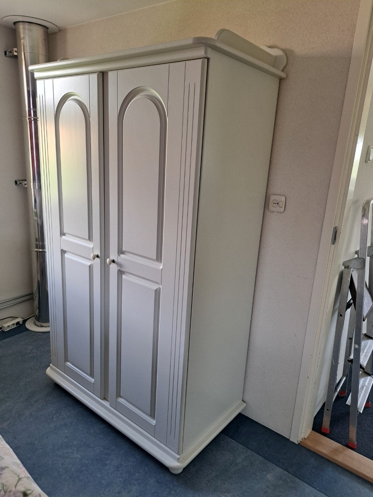 Witte kledingkast met hang- en leggedeelte, Ophalen, Met deur(en), Gebruikt, 50 tot 100 cm