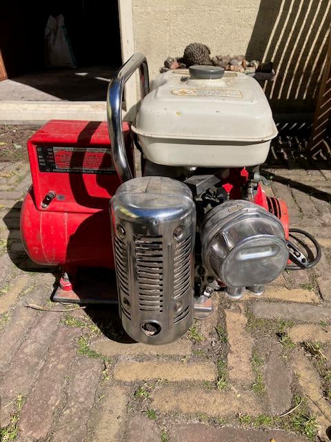 Honda generator EG1500 met verloopstekker, Doe-het-zelf en Verbouw, Motoren, Ophalen, Gebruikt, Benzinemotor, 1800 rpm of meer