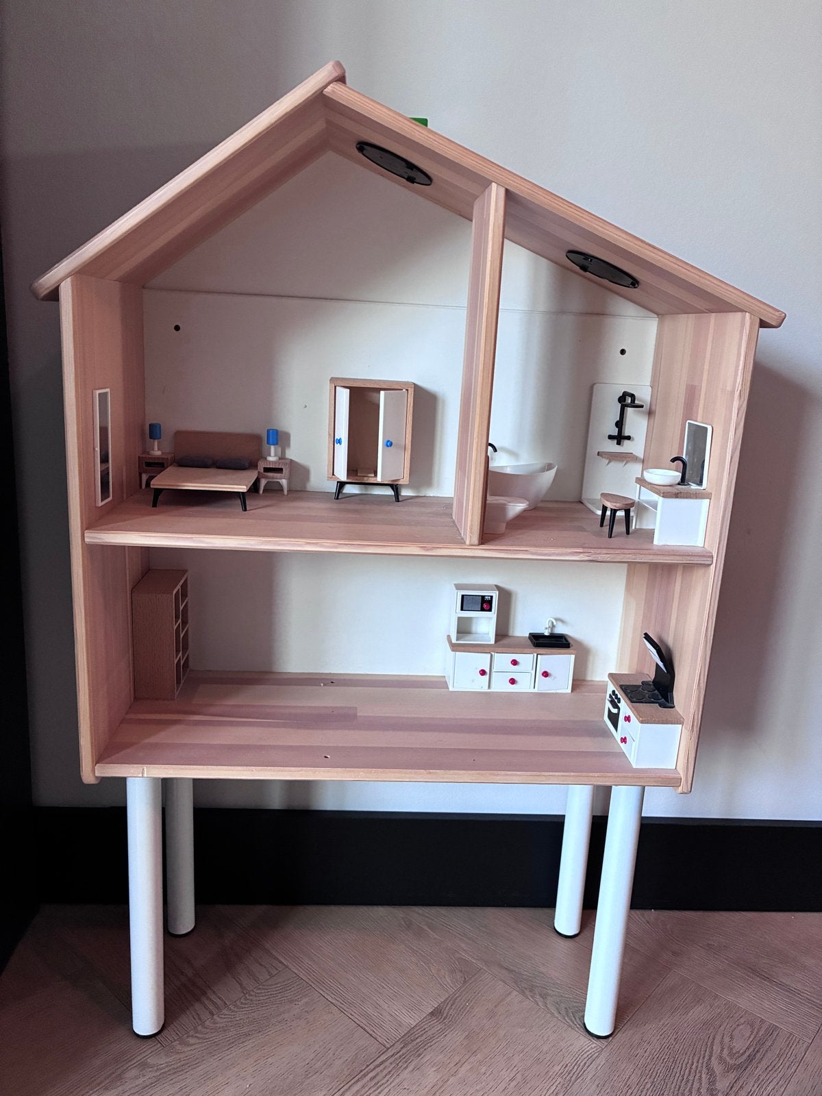 Poppenhuis met vast interieur - Zeer goede staat, Ophalen of Verzenden, Zo goed als nieuw, Poppenhuis