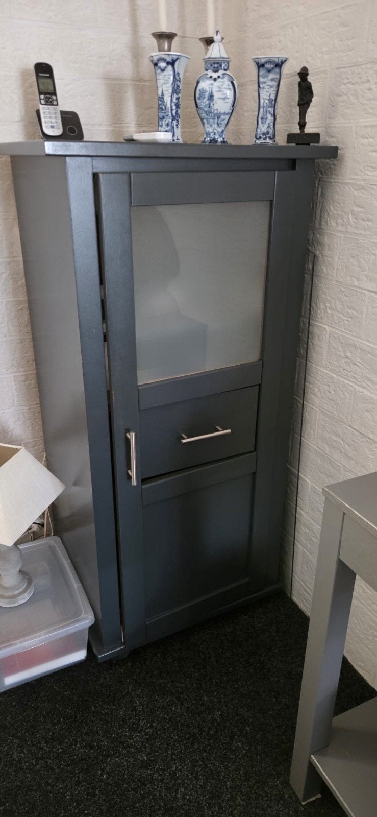 Hoge kast met deur en lade - Grijs, Huis en Inrichting, Ophalen, Zo goed als nieuw