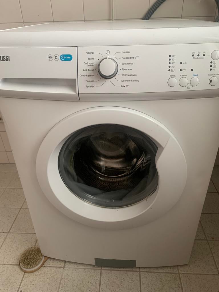 Gratis kapotte wasmachine, Witgoed en Apparatuur, Ophalen of Verzenden, 1200 tot 1600 toeren