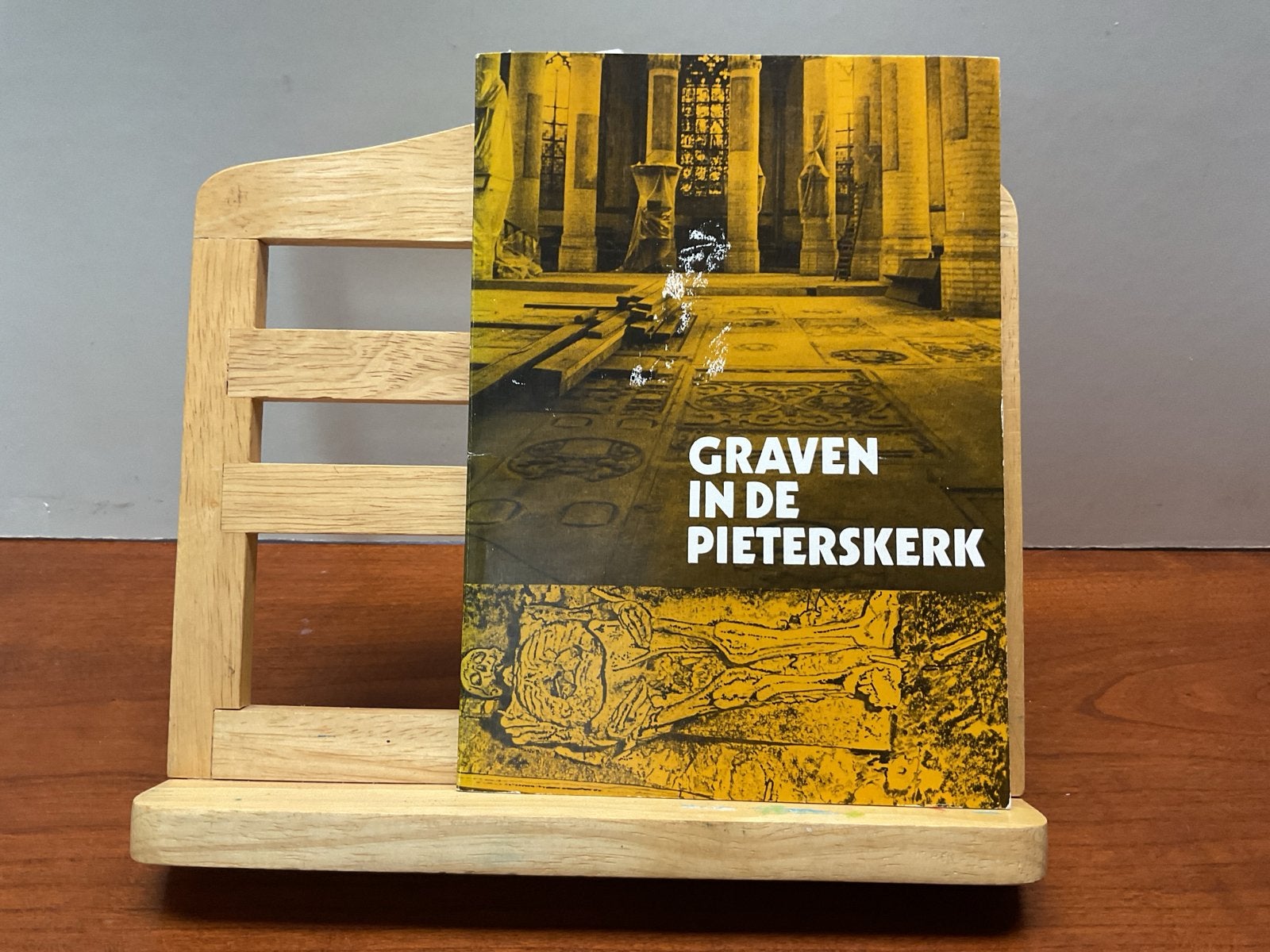 Graven in de Pieterskerk - Historisch Boek Leiden, Ophalen of Verzenden, 20e eeuw of later, Zo goed als nieuw