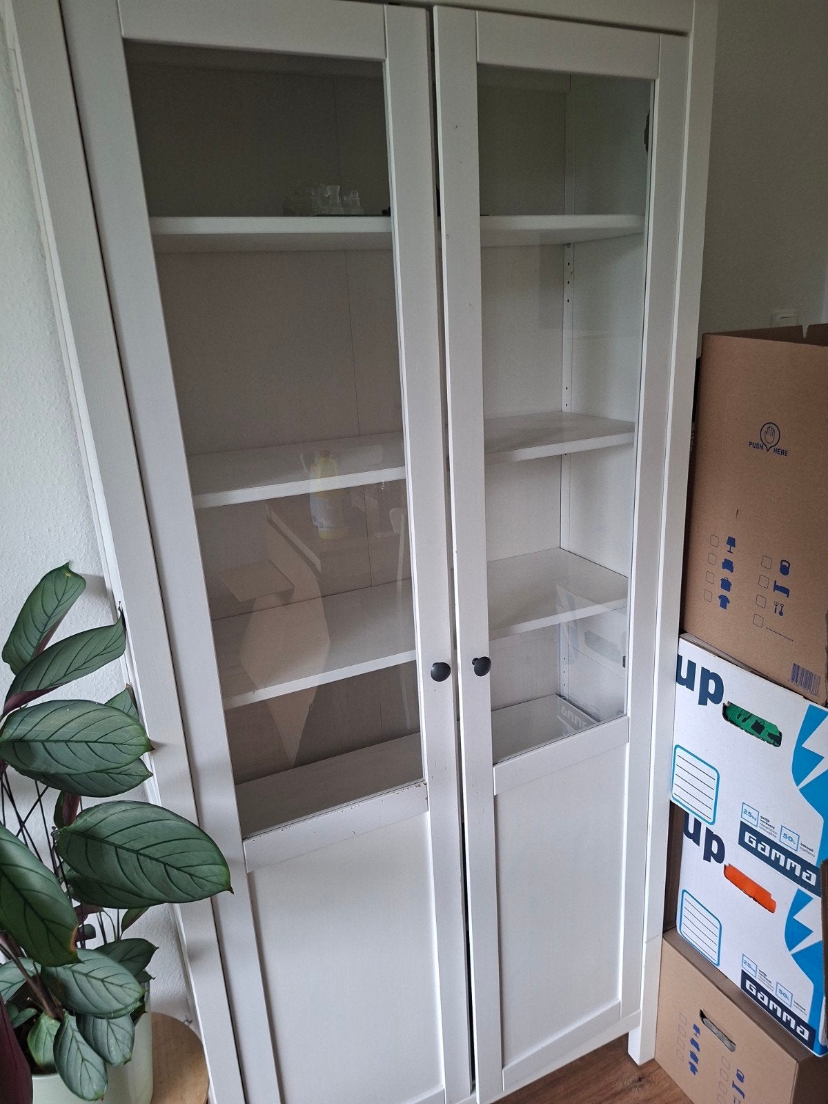 Witte vitrinekast met glazen deuren en planken, Huis en Inrichting, Ophalen, Overige houtsoorten, 50 tot 100 cm, 150 tot 200 cm