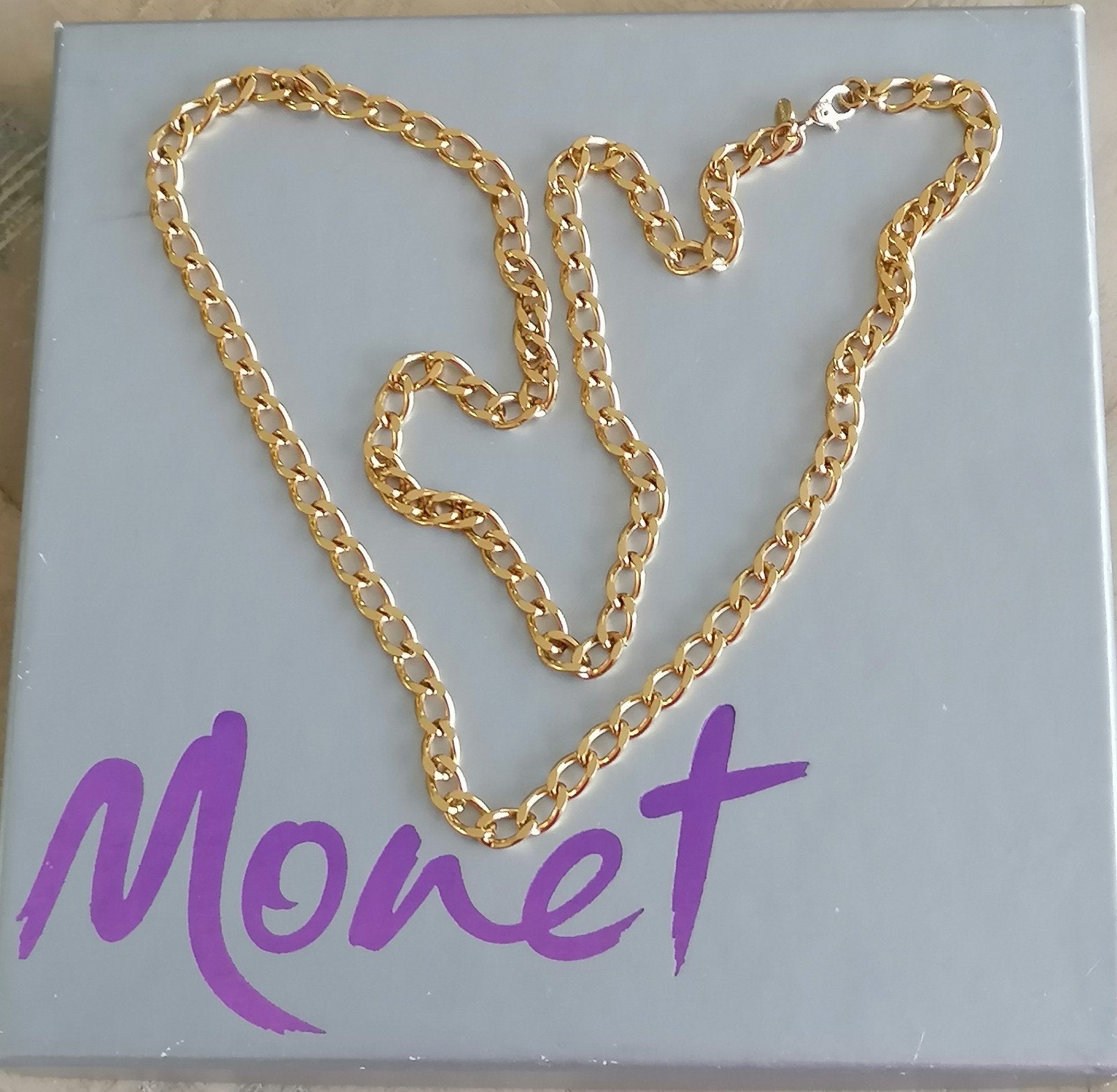 Monet Gouden Schakelketting - Nieuwstaat, Sieraden, Tassen en Uiterlijk, Ophalen of Verzenden, Nieuw, Goud, Overige materialen