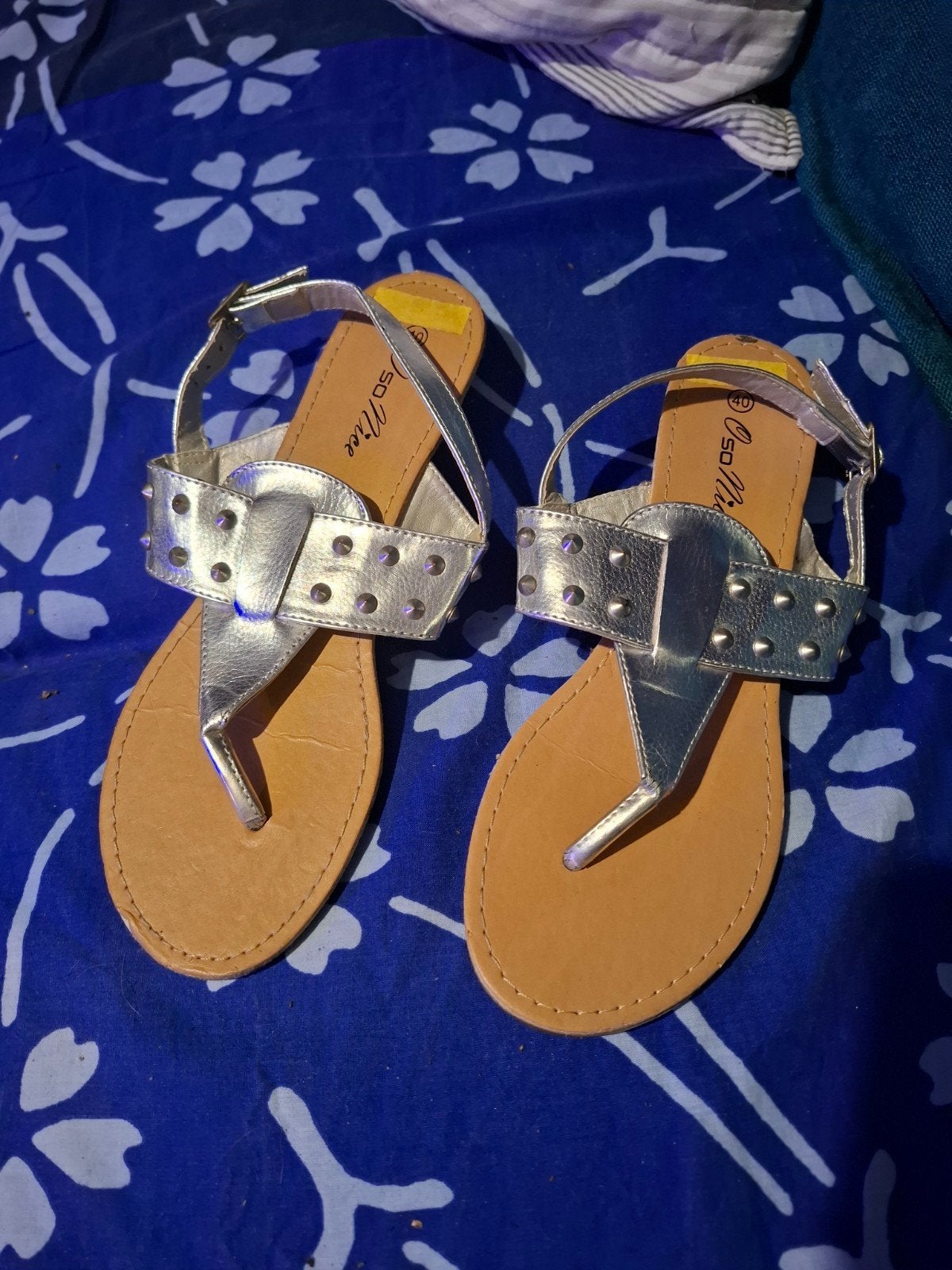 Zilverkleurige sandalen met studs - Maat 40, Ophalen, Overige kleuren, Oso nice, Sandalen of Muiltjes