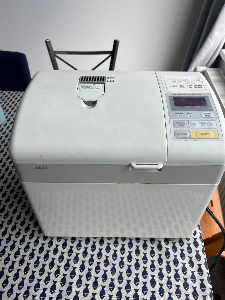 AKAI Broodbakmachine - Wit, met timer, Witgoed en Apparatuur, Broodbakmachines, Met timer, Gebruikt, 800 tot 1200 gram deeg, Ophalen of Verzenden