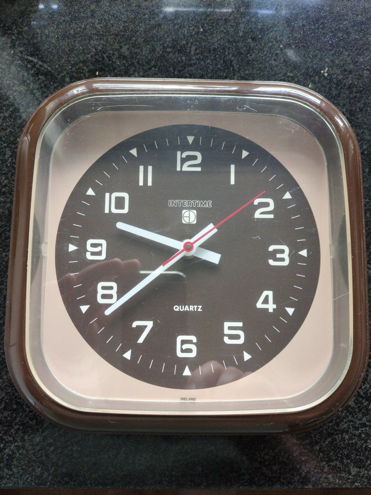 Vintage Intertime Quartz Wandklok - Bruin, Analoog, Analoog, Werkt op batterijen, Ophalen of Verzenden, Overige merken