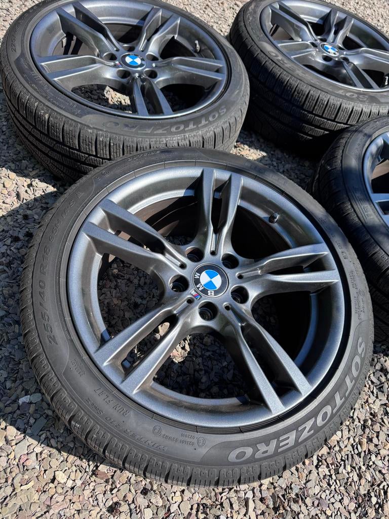 BMW 18 inch velgen met Pirelli winterbanden, Auto-onderdelen, Banden en Velgen, Ophalen, 18 inch, Gebruikt, 255 mm