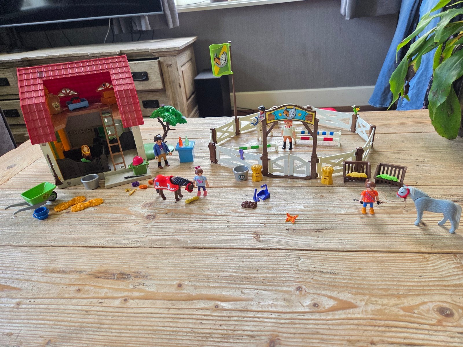 Playmobil Manege met paarden en accessoires, Ophalen of Verzenden, Zo goed als nieuw, Complete set