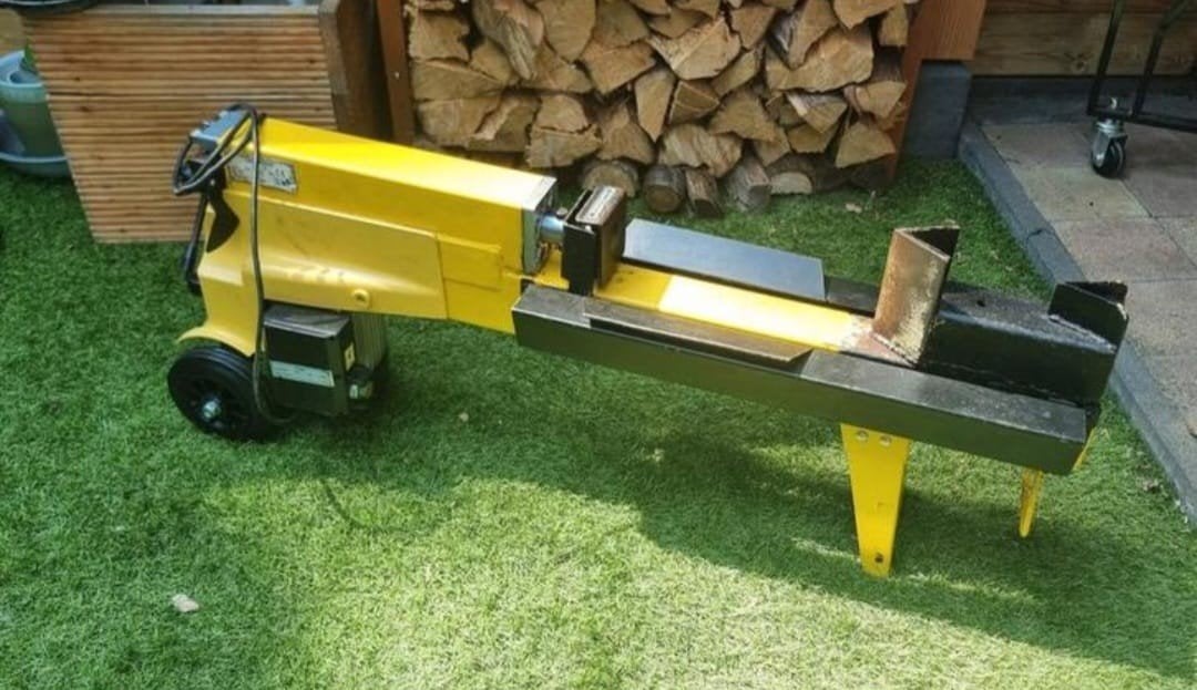 Te huur. Houtklover 230 volt 5 ton, Ophalen of Verzenden