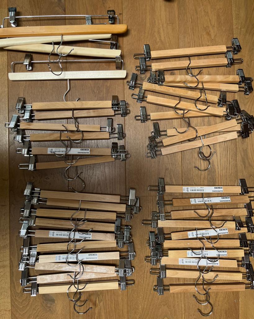 Kledinghangers IKEA met klemmen voor rok of broek | 40 stuks, Ophalen of Verzenden, Gebruikt, Hout