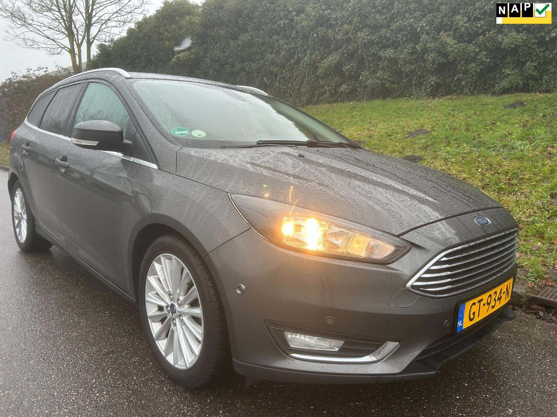 Ford Focus Wagon 1.5 TDCI Titanium - Navi - Clima - Cruise, Auto's, Gebruikt, 4 cilinders, Origineel Nederlands, Automatische klimaatregeling