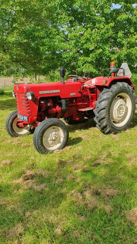 Mc Cormick D-326, Ophalen, Oldtimer, McCormick, Tot 80 Pk