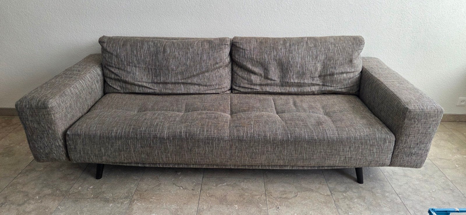 Comfortabele 3-zitsbank in grijze stof, gratis ophalen, Ophalen, Driepersoons, 75 tot 100 cm, Zo goed als nieuw