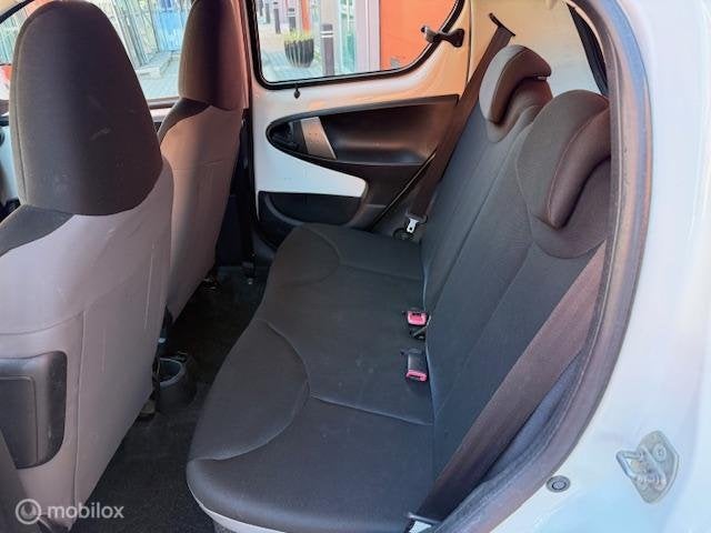 Foto 18 van Toyota Aygo 1.0 VVT-i Now 5 DRS APK 03-2027 KM NAP