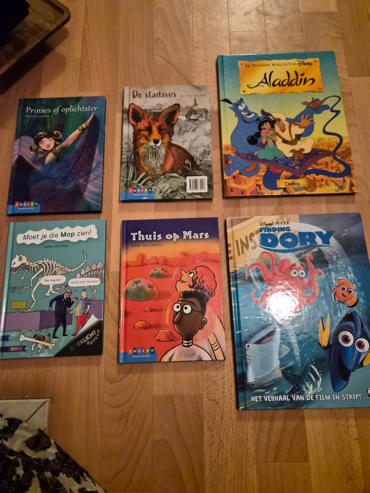 Kinder leesboeken diverse 2x Disney boek, Ophalen of Verzenden, Gelezen, Disney Pixar, Fictie algemeen