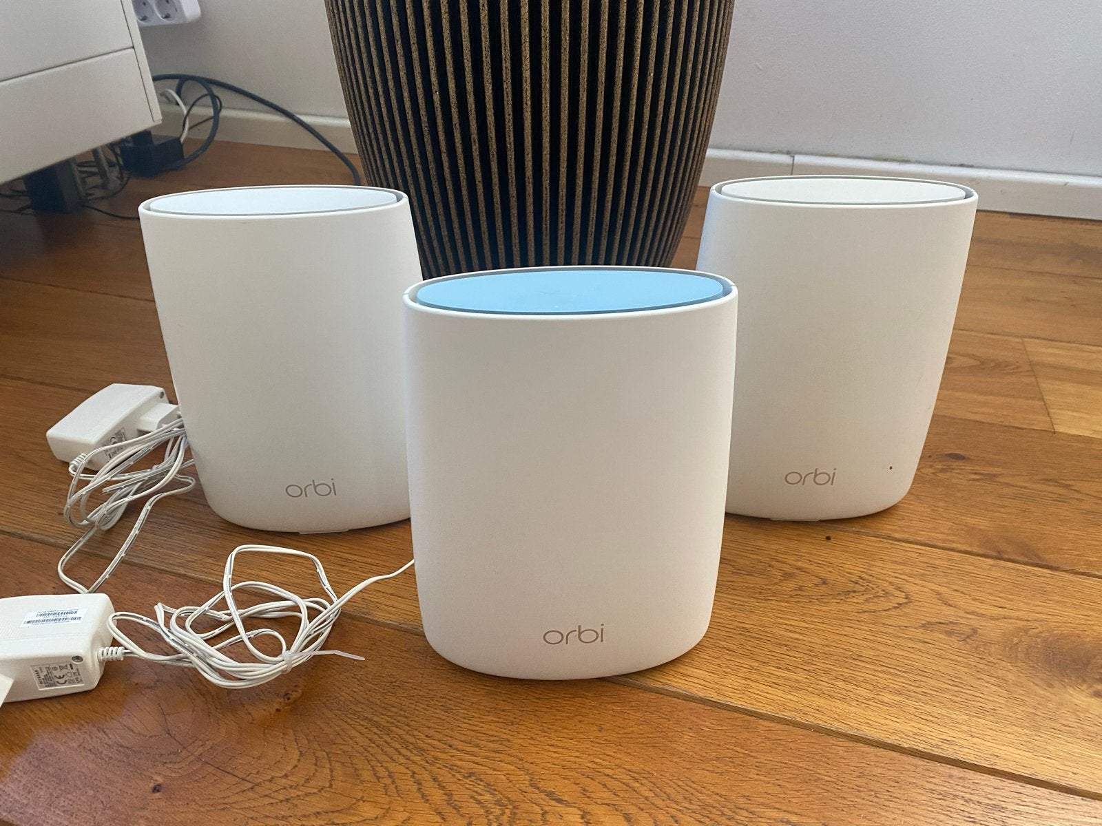 Netgear Orbi RBR50v2  router en 2 satelliet., Ophalen, Zo goed als nieuw