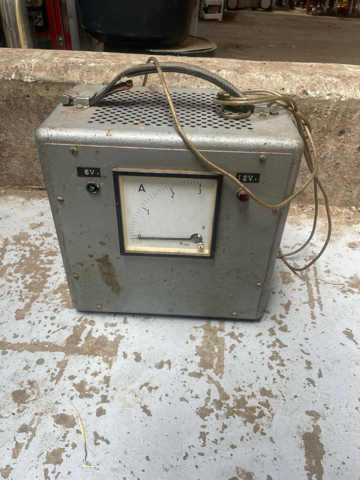 Vintage Acculader 6V/12V met Ampèremeter, Ophalen of Verzenden, Gebruikt, Universele onderdelen