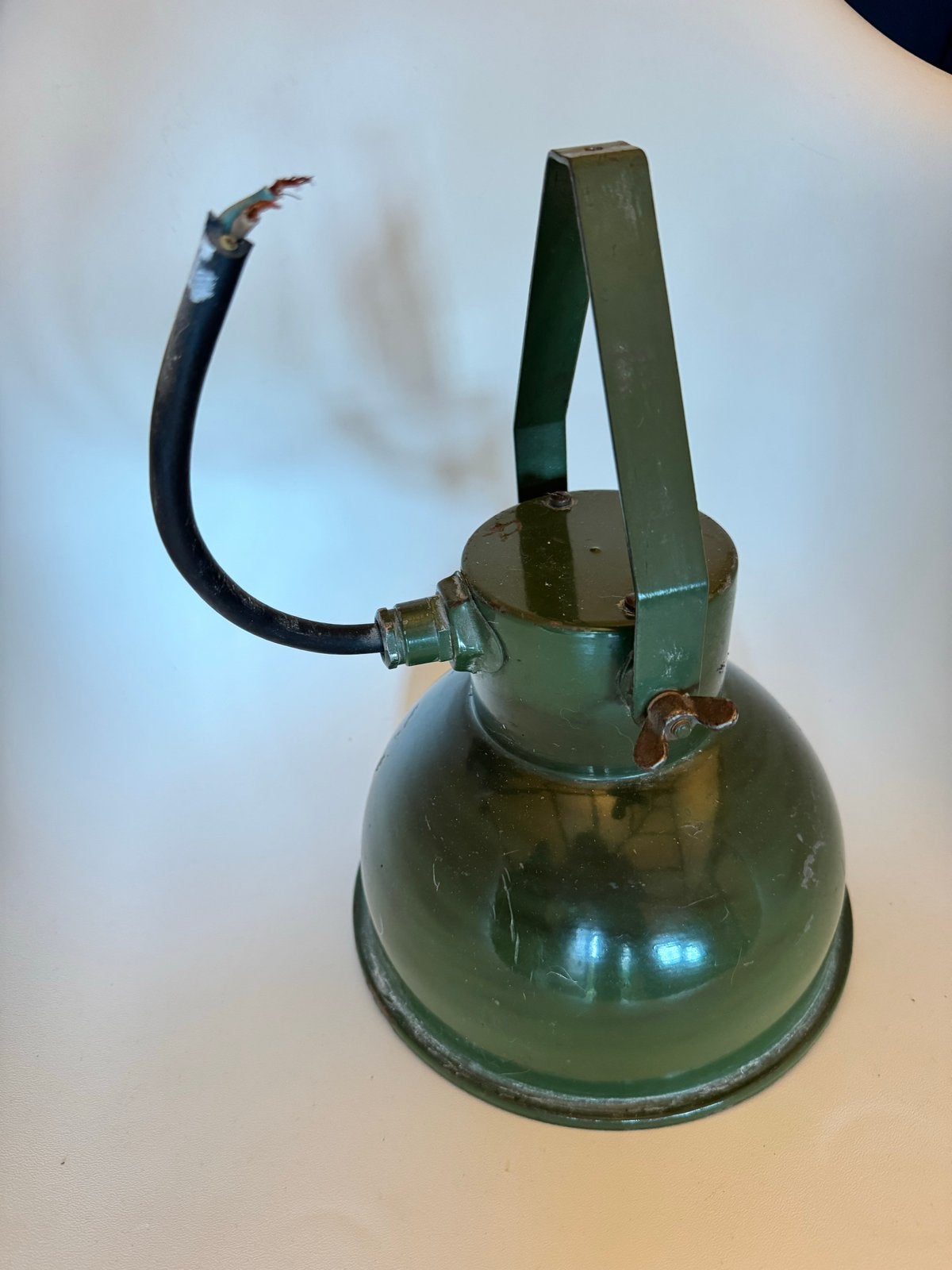 Kleine donkergroene industriële lamp, Ophalen