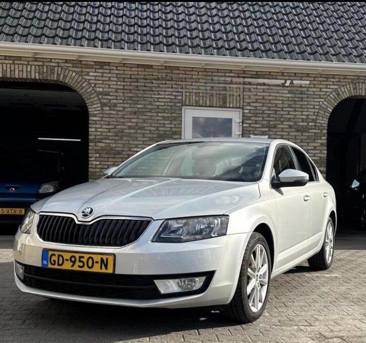 Skoda Octavia 1.2 TSI 77KW 2015 Grijs, Voorwielaandrijving, 4 cilinders, 610 kg, 49 €/maand