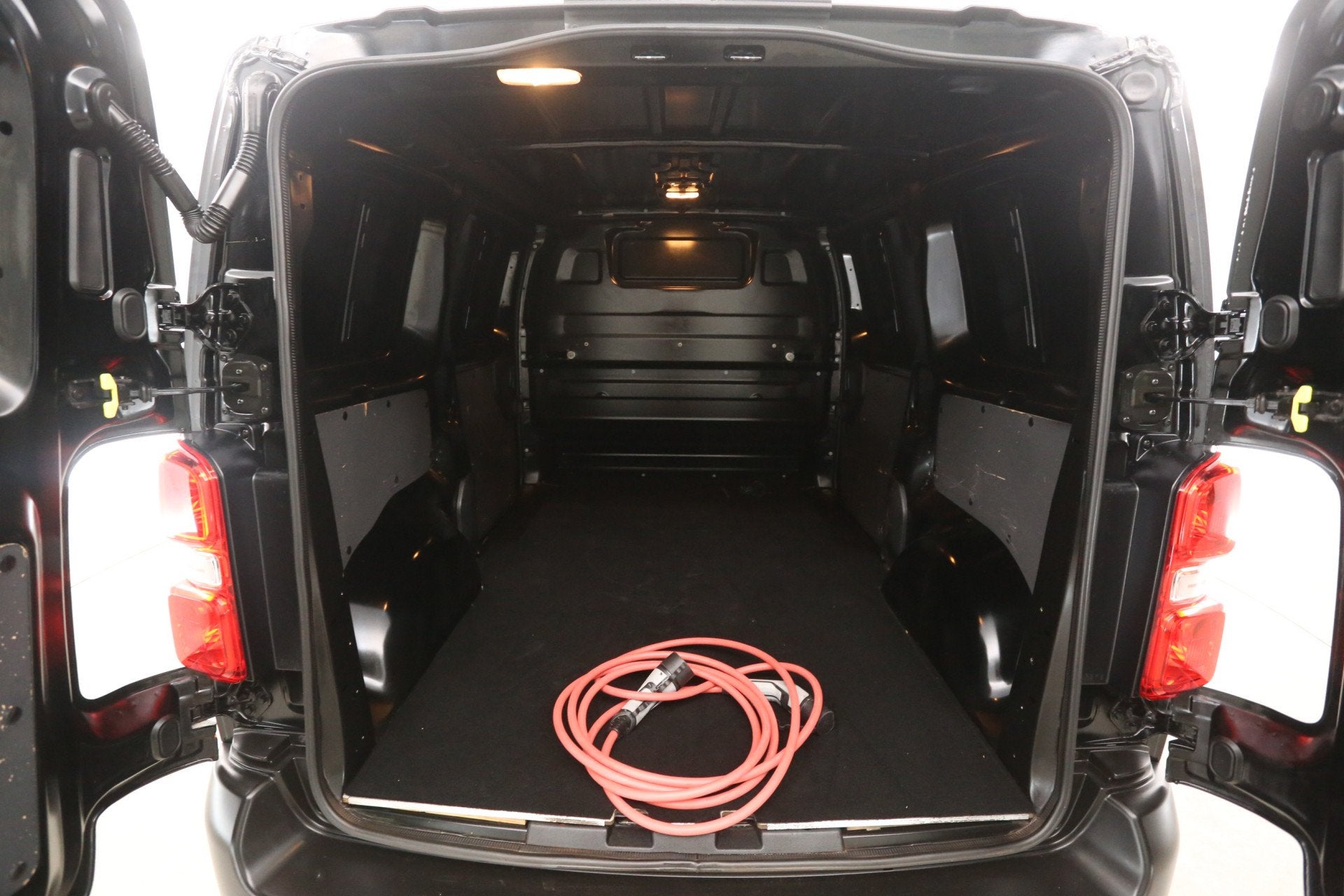 Opel Vivaro-e Citroen e-Jumpy 75 kWh L2H1 | Snelladen | SOH, Automaat, 136 pk, Gebruikt, Zwart