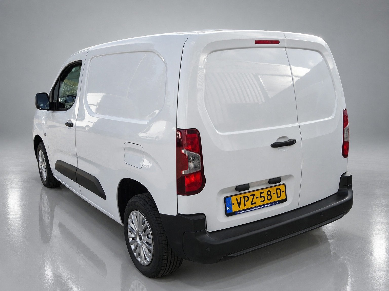 Peugeot Partner 1.2 PureTech Pro BENZINE AIRCO NAVI CRUISE C, Auto's, Voorwielaandrijving, Dealer onderhouden, Gebruikt, 1199 cc