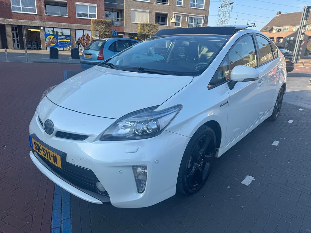 Toyota Prius 1.8 Full Hybrid 136PK Aut 2013 Wit, Auto's, Toyota, 4 cilinders, Wit, Prius, 25 km/l