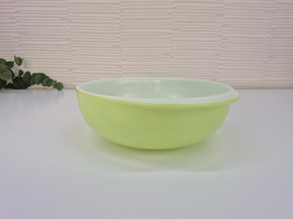 Vintage 024 Pyrex schaal limegroen. Jaren 50, 60., Ophalen of Verzenden, ., ., .