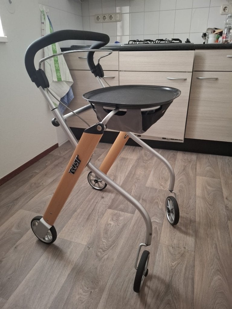 rollator........  lichtgewicht voor binnen.., Ophalen, Opvouwbaar, Zo goed als nieuw