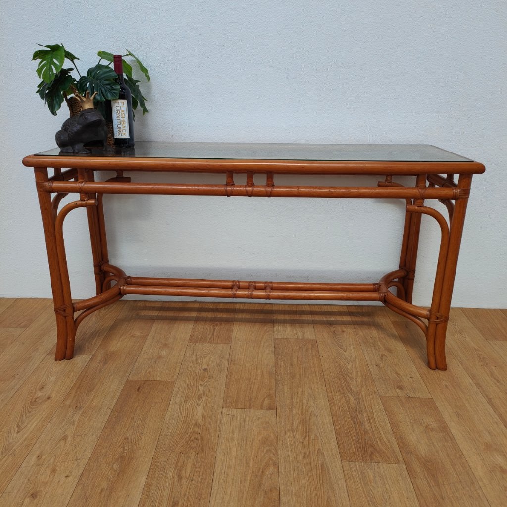 Vintage Mid Century Rotan Sidetable met Glazen Blad, Valkenswaard, Gebruikt, 100 tot 150 cm, Info@flashbackfurniture.nl