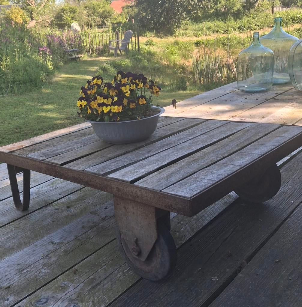 Stoere vintage fabriekskar salontafel - 90x70x25cm, Huis en Inrichting, Ophalen of Verzenden