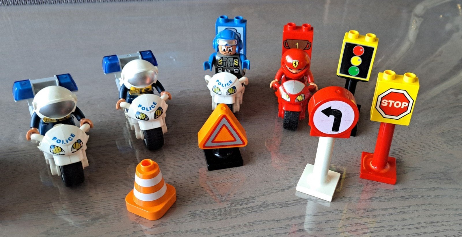 5 Duplo politie motors met stoere agenten met verkeersborden, Ophalen, Duplo