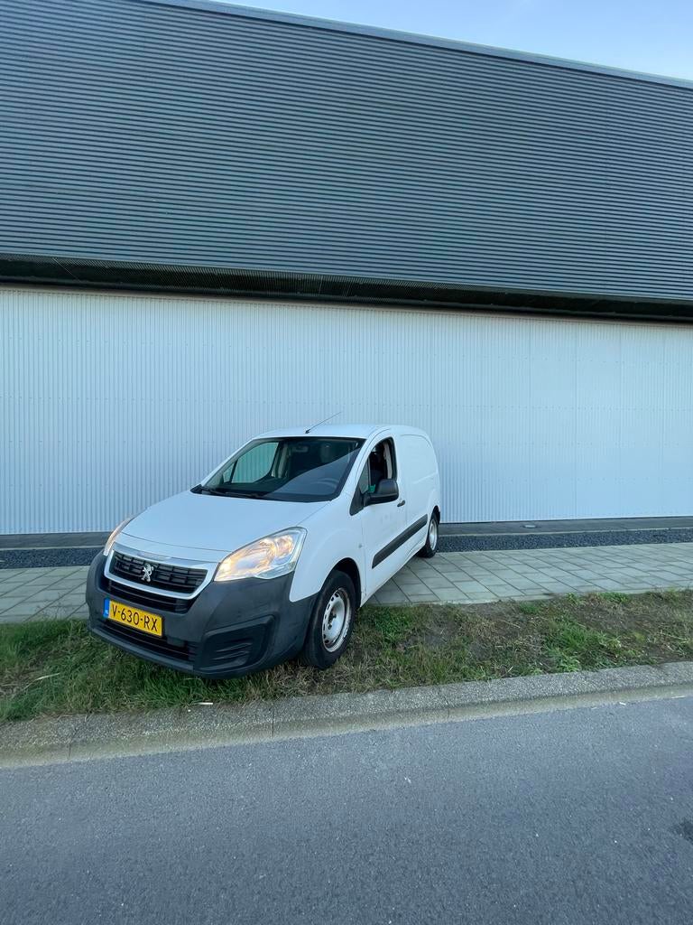 Peugeot Partner 1.6 HDI 55KW 2018 new distributie, Auto's, Bestelauto's, 74 pk, 680 kg, 4 cilinders, 23 km/l