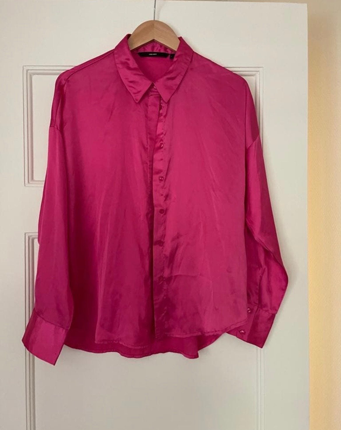 Roze satijnen blouse met lange mouwen, Maat 38/40 (M), Ophalen of Verzenden, Zo goed als nieuw, Lange mouw