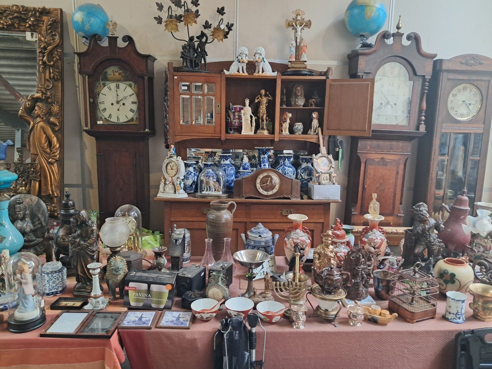 Antiek en Curiosa Collectie: Klokken, Servies, Beelden, Ophalen of Verzenden