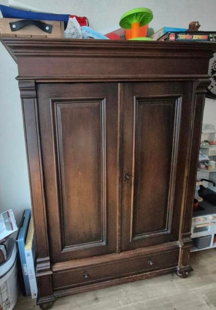 Mooie eikenhouten kast met veel opbergruimte, Ophalen