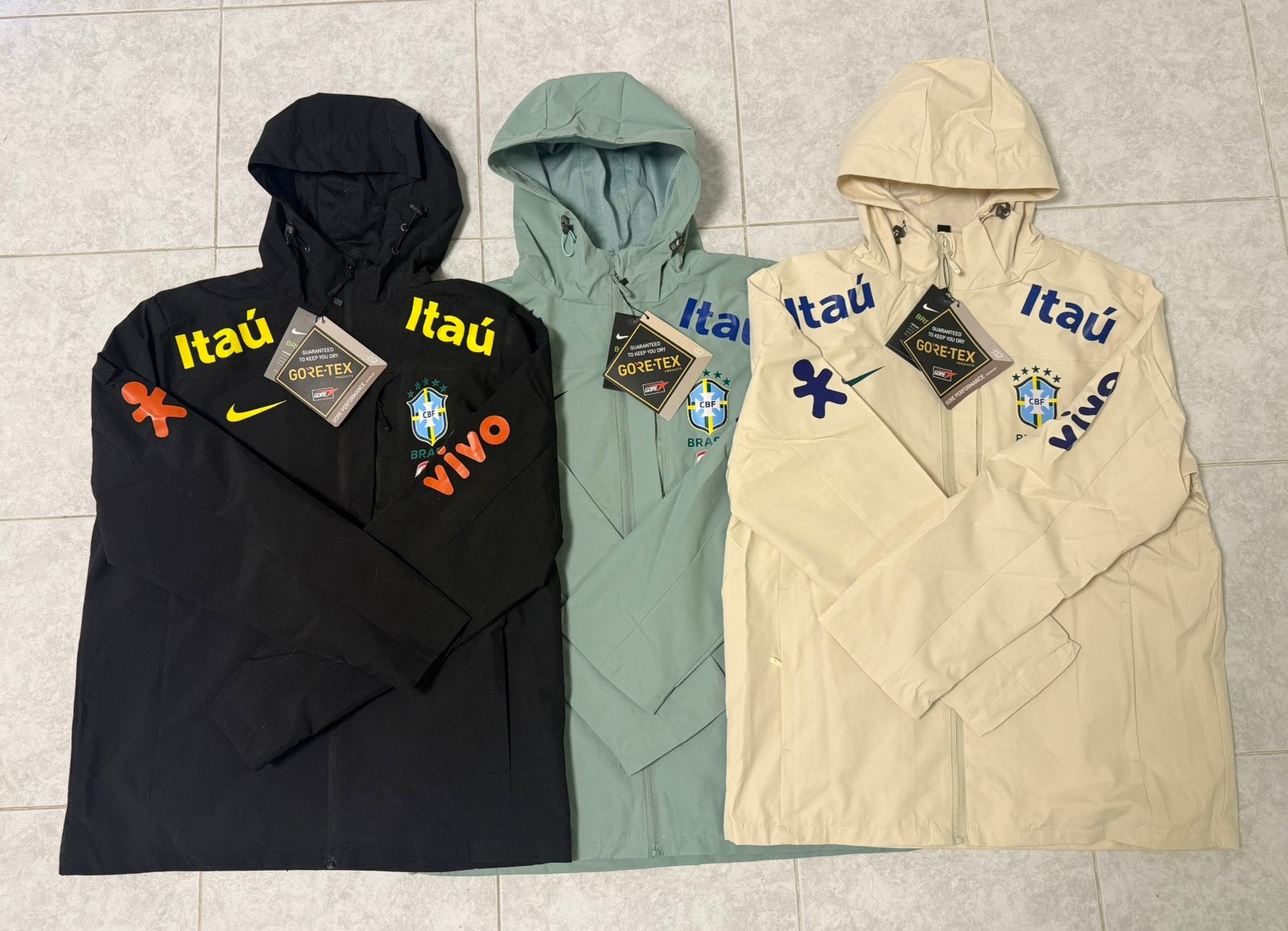 Nike GORE-TEX Brasil Windbreaker, Kleding | Heren, Jassen | Zomer, Ophalen of Verzenden, Nieuw, Overige maten, Overige kleuren