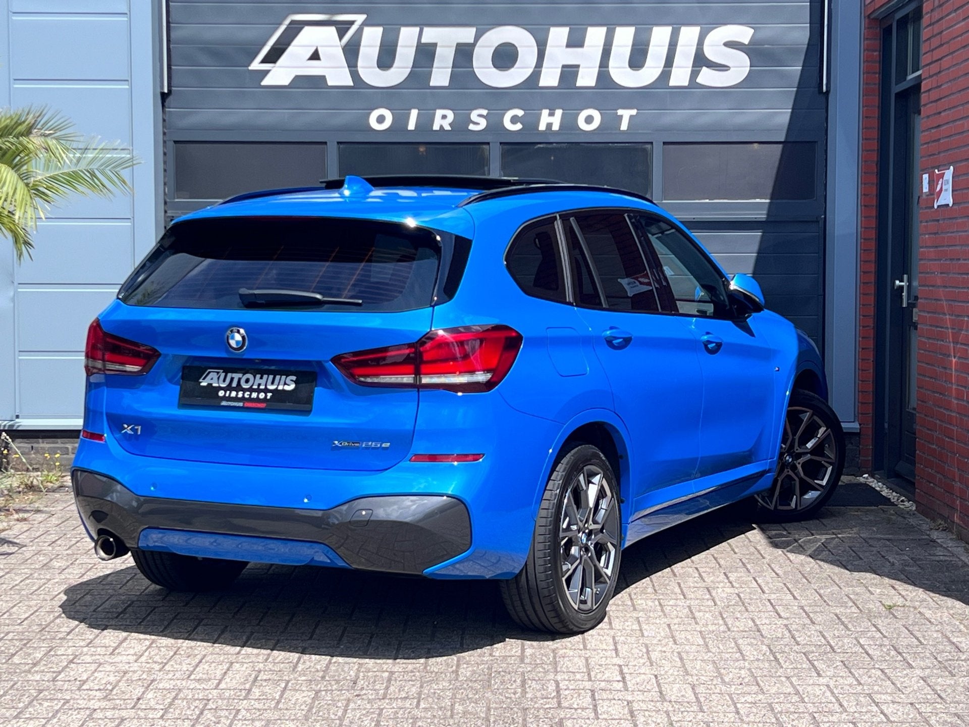 BMW X1 XDrive25e High Executive Edition M Pano/ Leder/ Adapt, Gebruikt, Zwart, Blauw, Bedrijf