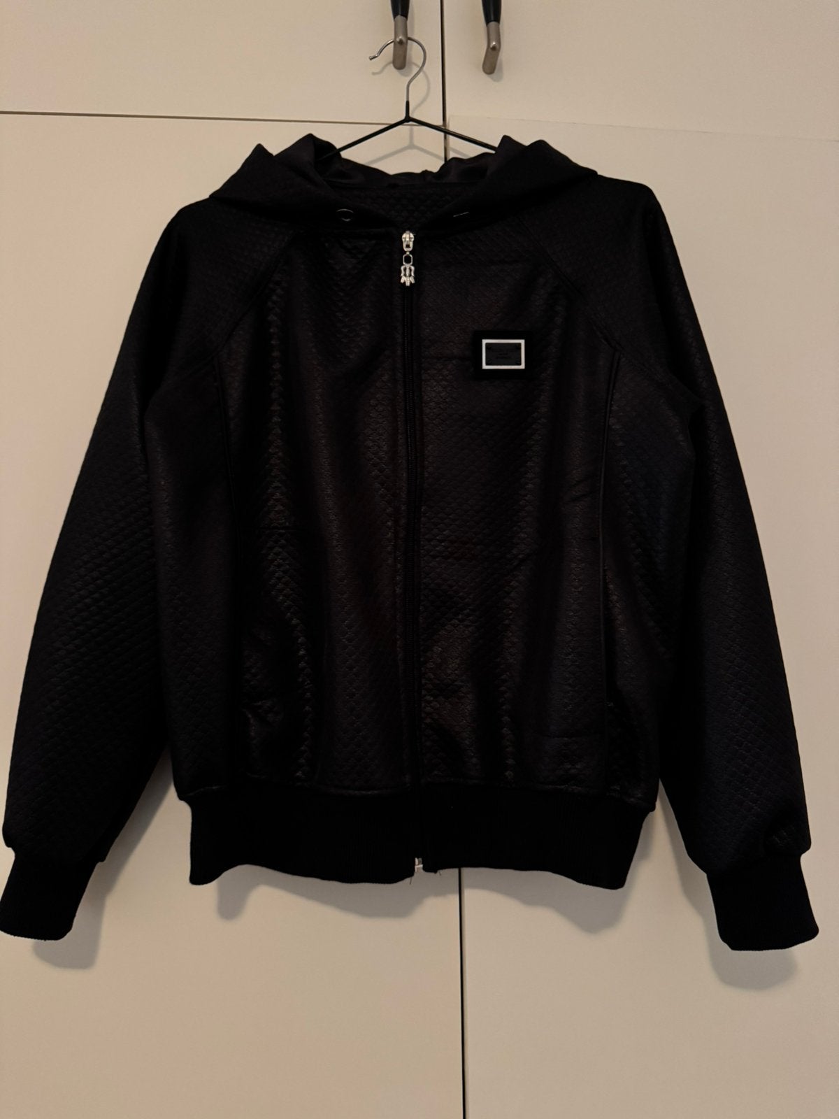 Zwarte hoodie met rits en capuchon, Ophalen of Verzenden, Zo goed als nieuw, Zwart
