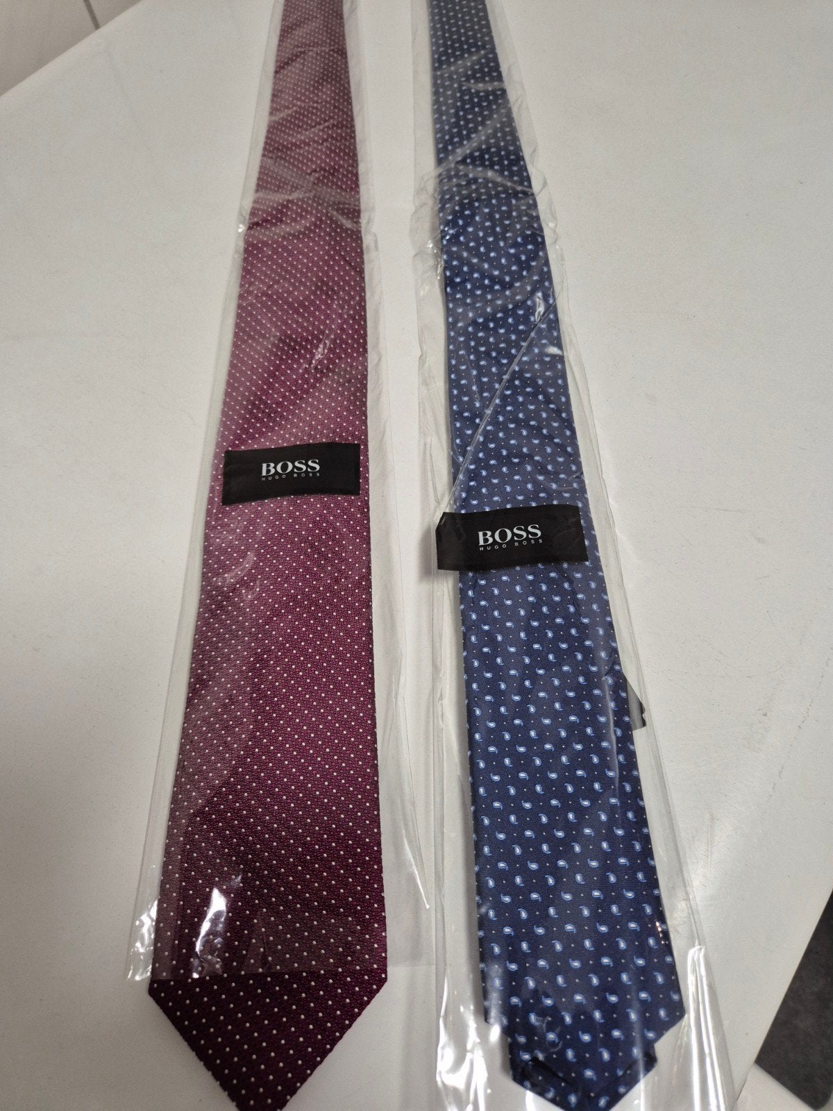 2 Hugo Boss stropdassen. NIEUW, Ophalen of Verzenden, Nieuw, Overige kleuren